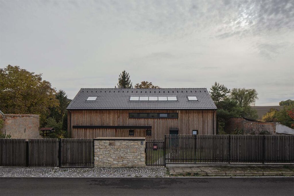 Inspirada en un granero, esta vivienda prioriza su relación con la naturaleza 6 Mimosa Architects Casa 6 Inspirada en un granero, esta vivienda prioriza su relación con la naturaleza