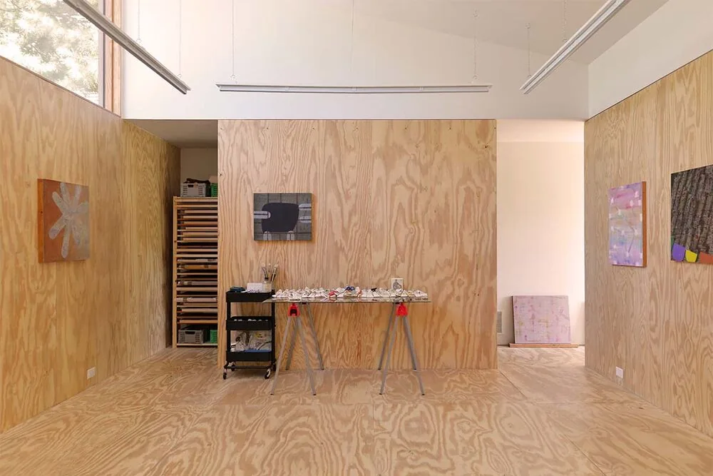 Un estudio de arte que es a la vez refugio, taller y mirador