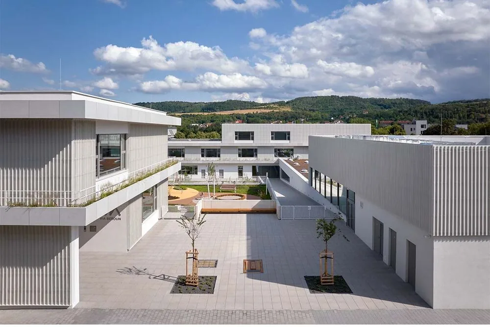 Una antigua fábrica textil se convierte en un campus escolar
