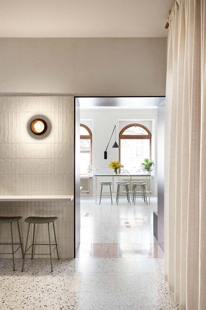 marketa bromova architekti photo veronika raffajova 6 Terrazo y concreto rosa en un restaurante que redefine la calidez urbana