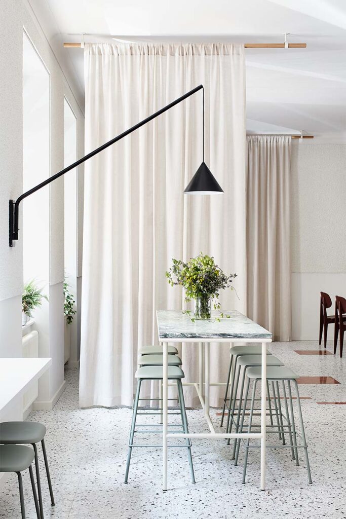 marketa bromova architekti photo veronika raffajova 7 Terrazo y concreto rosa en un restaurante que redefine la calidez urbana
