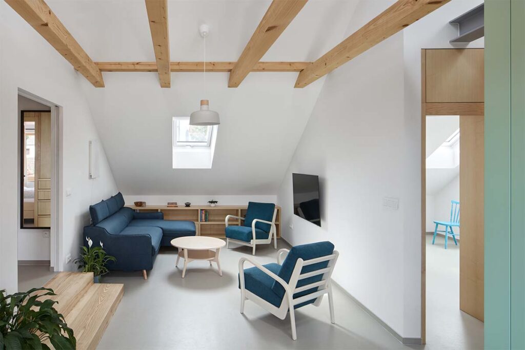 Casa Matej sebek architekti 6 Una casa con tres vidas: es un café, un estudio de yoga y una residencia familiar