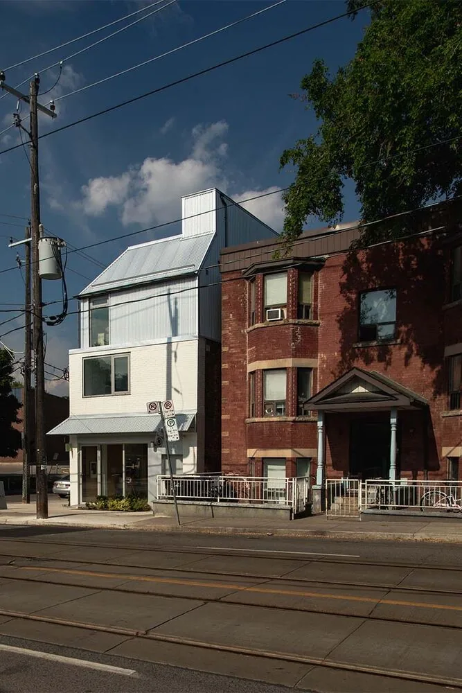 El verde menta crea una experiencia visual extraordinaria en este café El verde menta crea una experiencia visual extraordinaria en este café