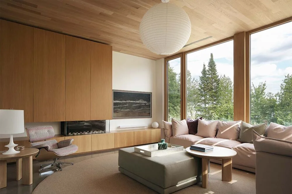 Esta casa es una interpretación contemporánea de la vida junto al lago