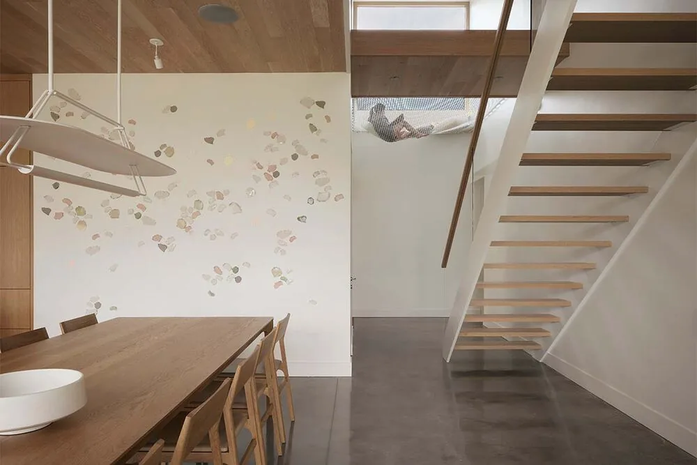 Esta casa es una interpretación contemporánea de la vida junto al lago