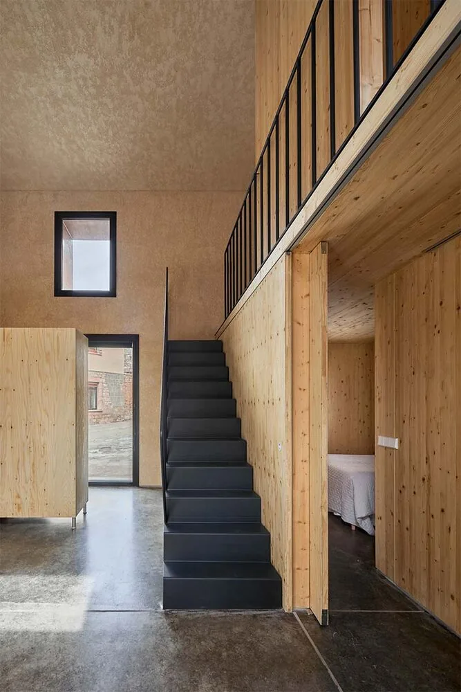 Esta casa patrimonial está intervenida en su interior con madera