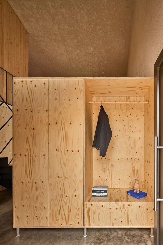 Esta casa patrimonial está intervenida en su interior con madera