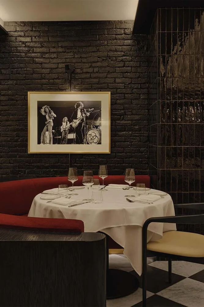 Este restaurante en canadá enseña sobre el poder emocional de la luz y los materiales