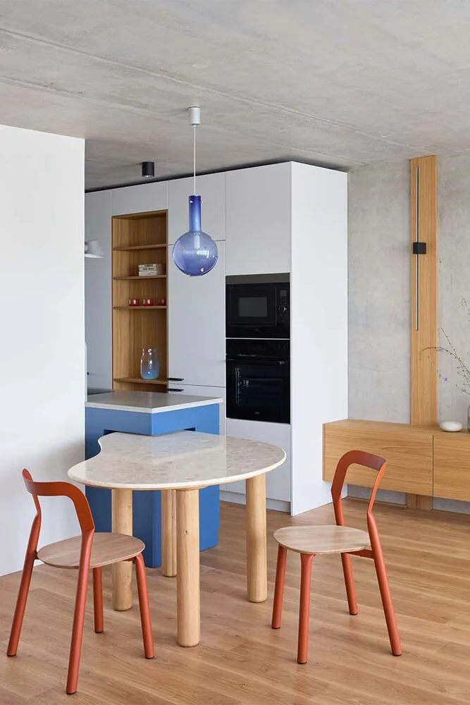 La transformación de un apartamento inspirado en la vida marina y el mar