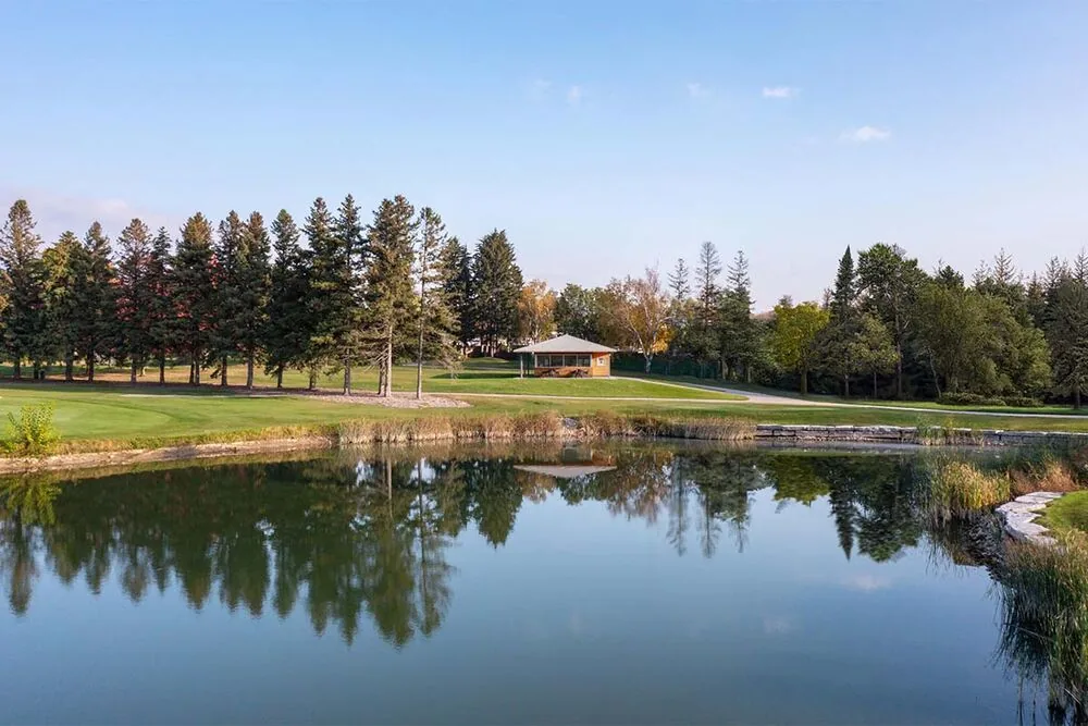 Un pabellón contemporáneo celebra el legado y la elegancia del golf femenino