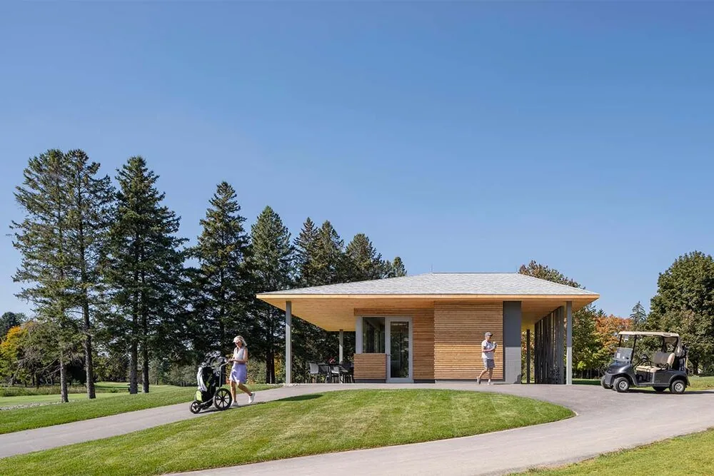 Un pabellón contemporáneo celebra el legado y la elegancia del golf femenino