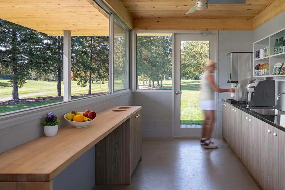 Un pabellón contemporáneo celebra el legado y la elegancia del golf femenino