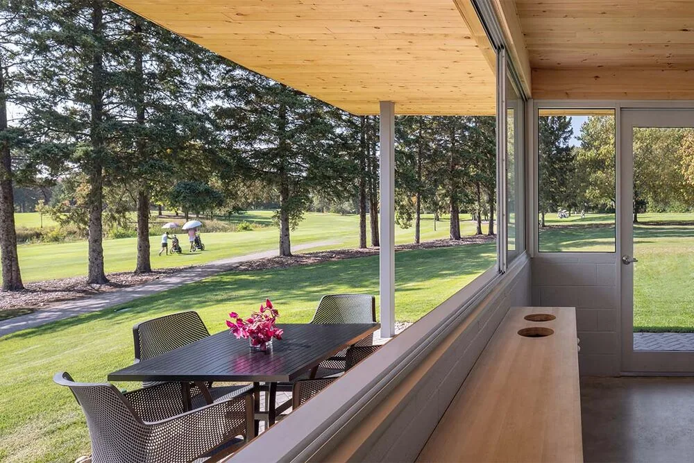 Un pabellón contemporáneo celebra el legado y la elegancia del golf femenino