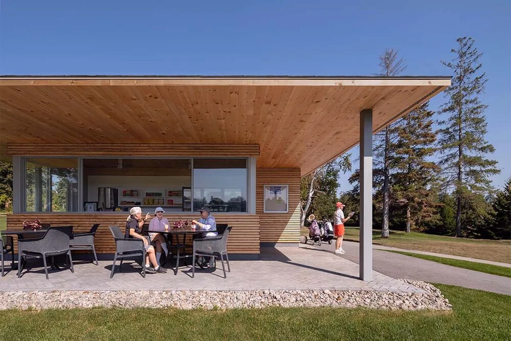 Un pabellón contemporáneo celebra el legado y la elegancia del golf femenino