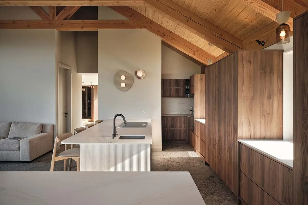 Una residencia rural inspirada en las formas tradicionales de las granjas