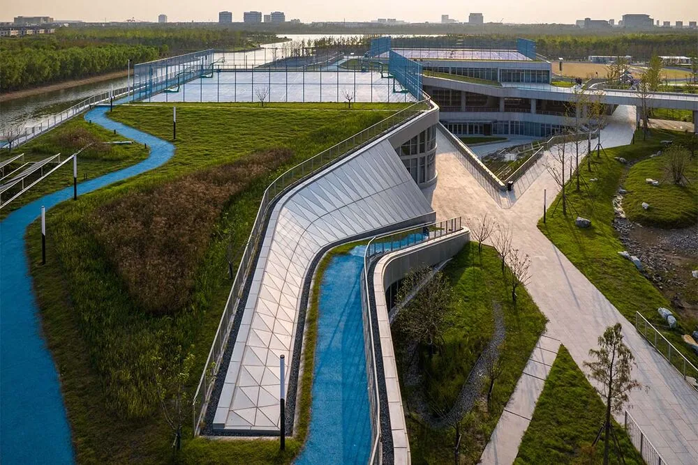 Uno de los campus más extraordinarios: es una "ciudad" de estudio con una isla verde