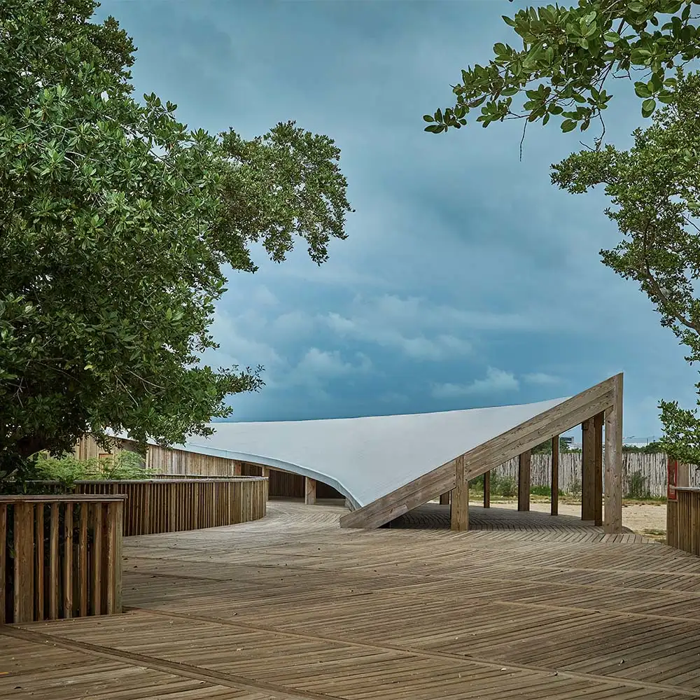 Caminar sobre un manglar: la arquitectura del ecoparque ciénaga de mallorquín en barranquilla