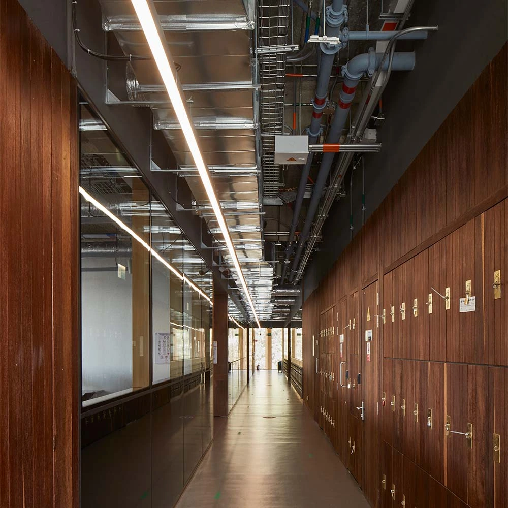 Este edificio universitario es una artesanía de 70 metros de altura