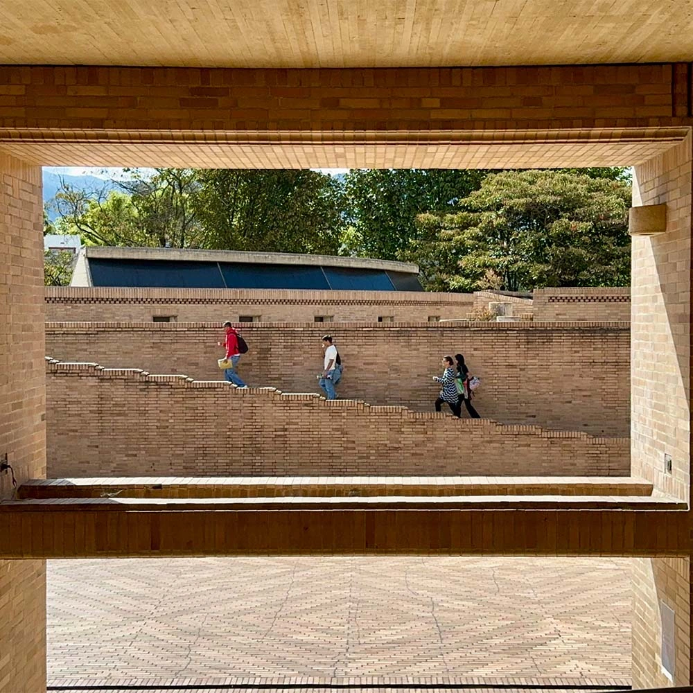 El edificio de posgrados de ciencias humanas de la nacional: escenario del saber colectivo