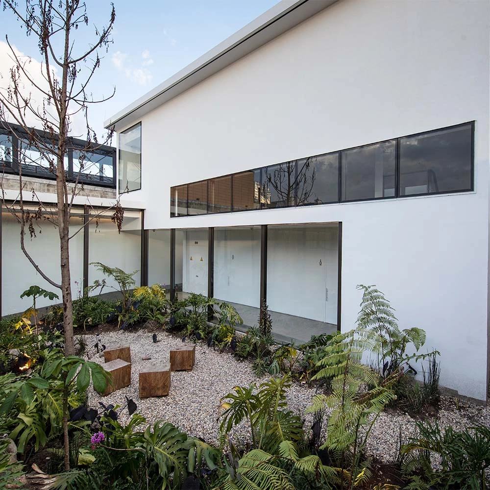 37 toneladas de armas fundidas dieron origen al piso de esta casa dedicada a la memoria