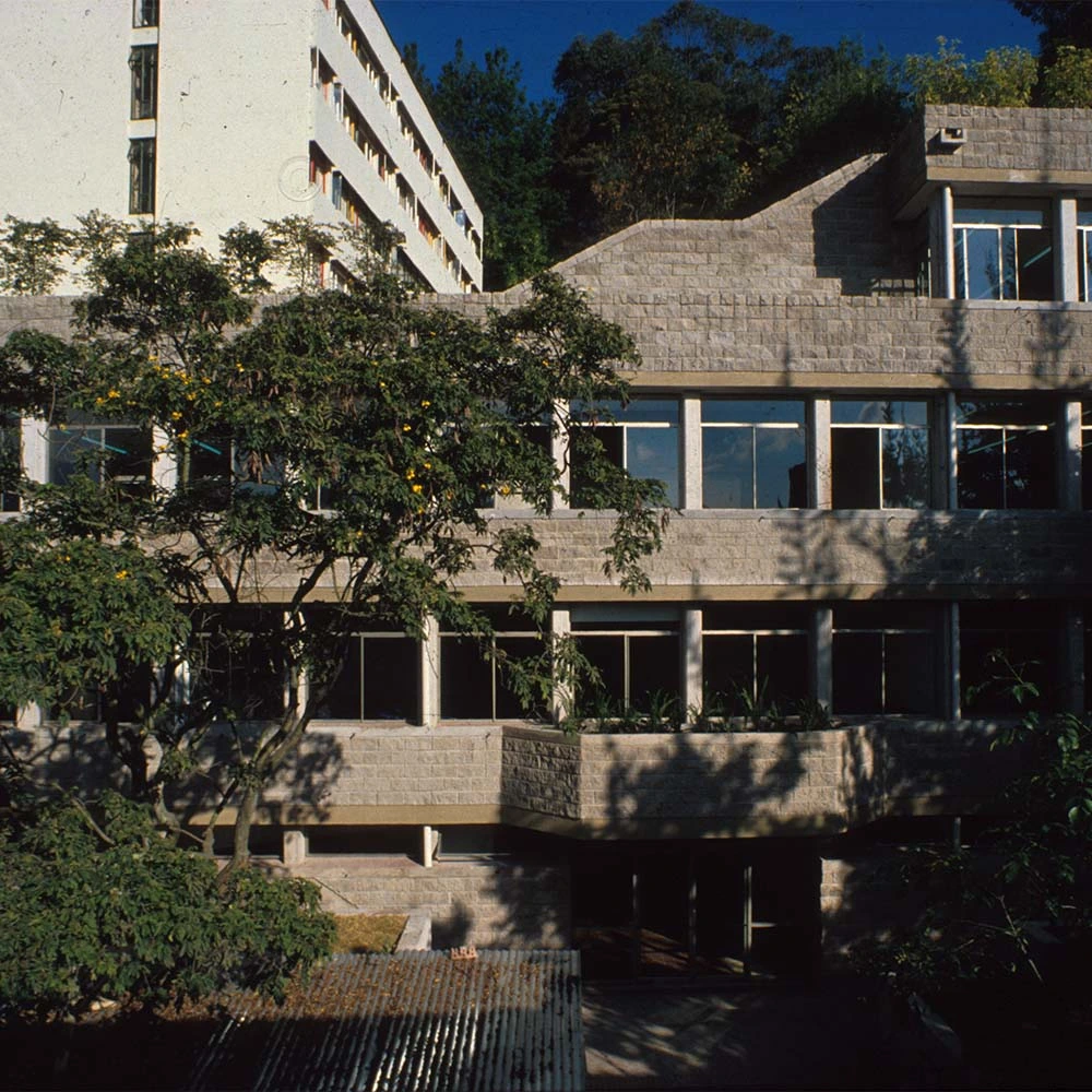 Pensar el campus como un organismo vivo: el legado del edificio alberto lleras camargo 30 años después Pensar el campus como un organismo vivo: el legado del edificio alberto lleras camargo 30 años después