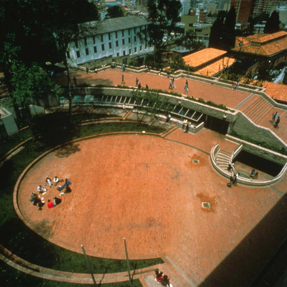 Pensar el campus como un organismo vivo: el legado del edificio alberto lleras camargo 30 años después Pensar el campus como un organismo vivo: el legado del edificio alberto lleras camargo 30 años después
