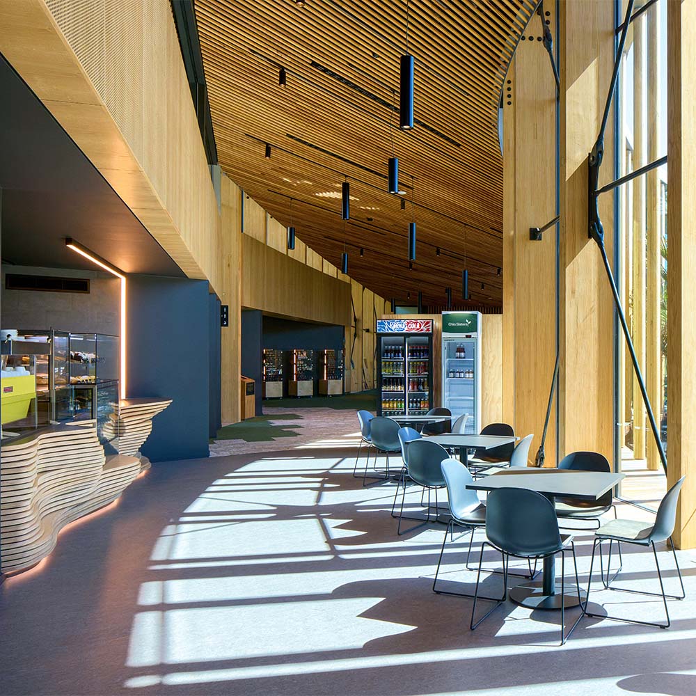 Este es un centro de visitantes inspirado en la cultura maorí Este es un centro de visitantes inspirado en la cultura maorí