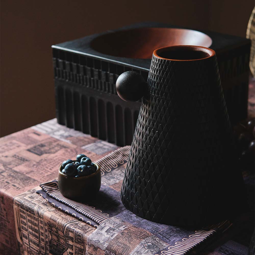 Esta colección de mobiliario colombiano está inspirada en el dibujo arquitectónico