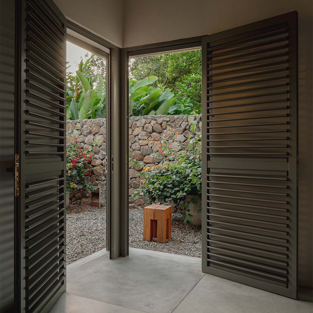 Así se transformó esta vivienda en una obra abierta al paisaje y al clima cálido