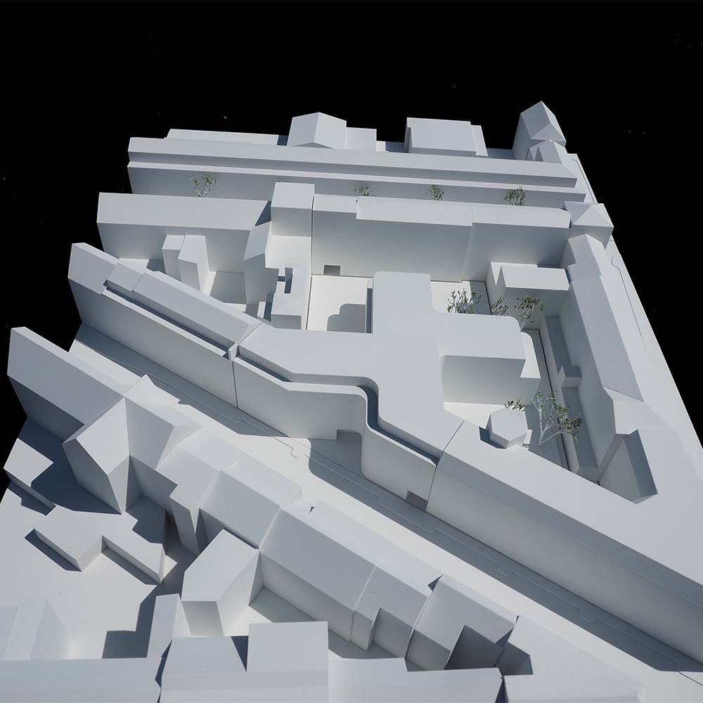 Rojo, sostenible y con forma de x: este edificio es un hito contemporáneo