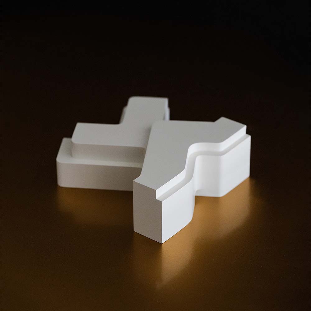 Rojo, sostenible y con forma de x: este edificio es un hito contemporáneo