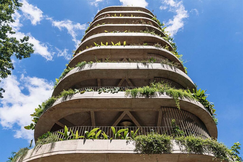 Medellín como destino: un edificio que entiende cómo vivimos y visitamos la ciudad