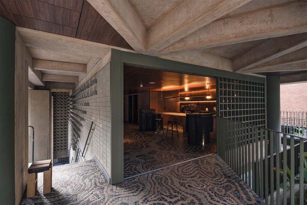 Medellín como destino: un edificio que entiende cómo vivimos y visitamos la ciudad