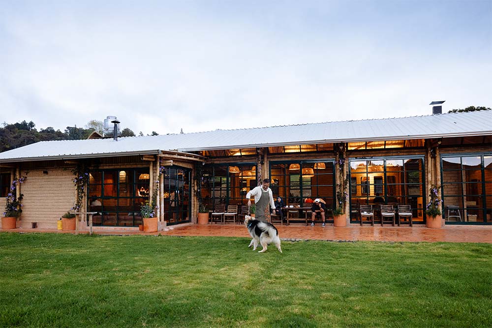 El principio detrás del diseño de este hotel en ráquira, boyacá, es el bambú