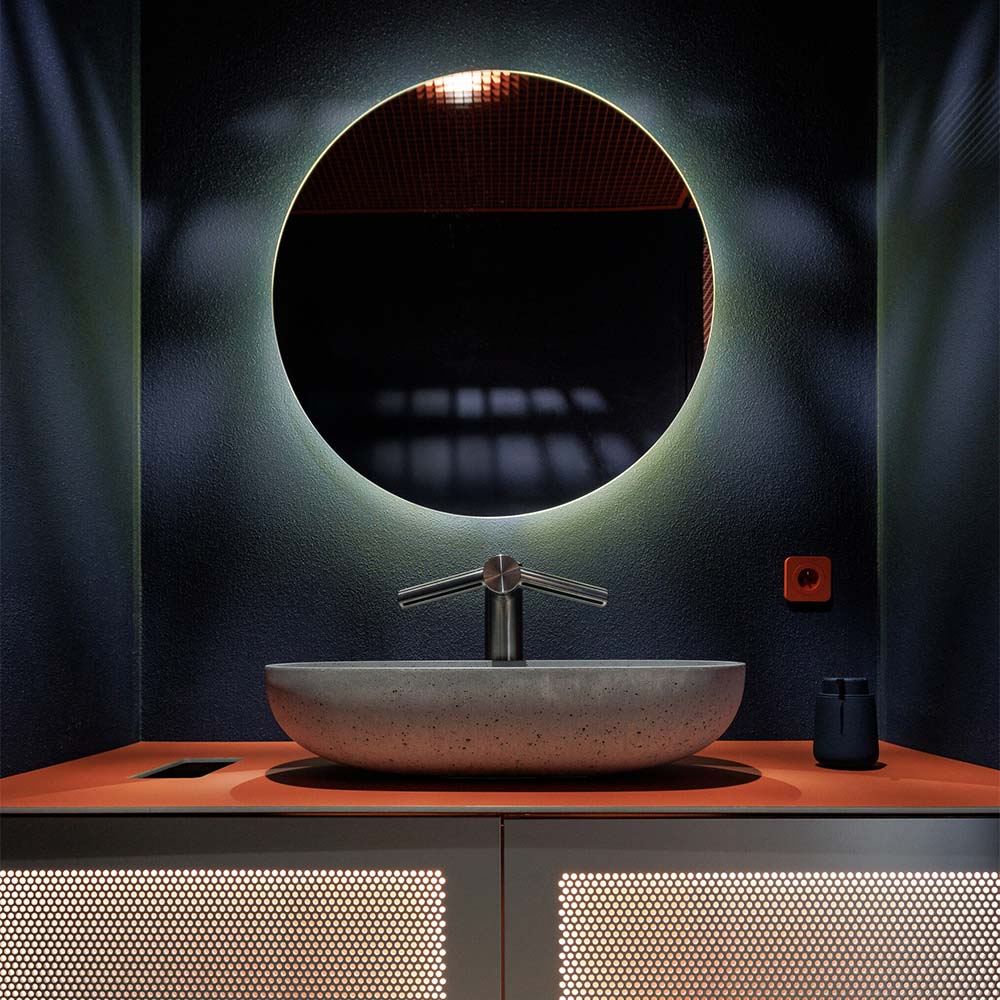 El interior de estas oficinas mezcla historia aeronáutica, biología marina y tecnología 3d