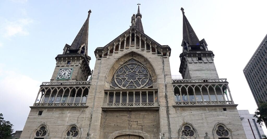 Los 176 años de historia de la catedral de manizales: de templo de paja a patrimonio en riesgo Catedral de manizales